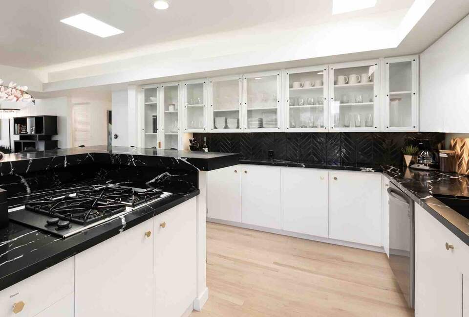 Villa de Vista | Luxury Home with Stunning Views and Fire Pit - Los Angeles, California