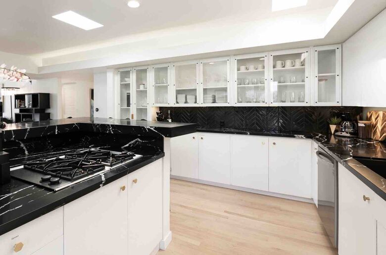 Villa de Vista | Luxury Home with Stunning Views and Fire Pit - Los Angeles, California