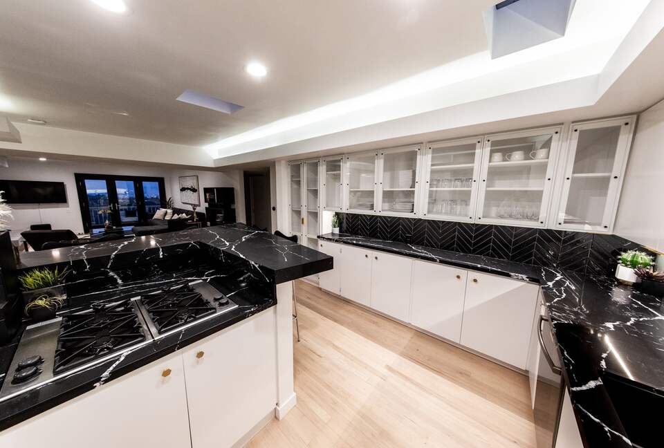 Villa de Vista | Luxury Home with Stunning Views and Fire Pit - Los Angeles, California