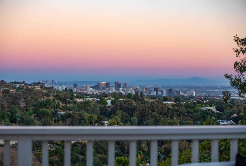 Villa de Vista | Luxury Home with Stunning Views and Fire Pit - Los Angeles, California