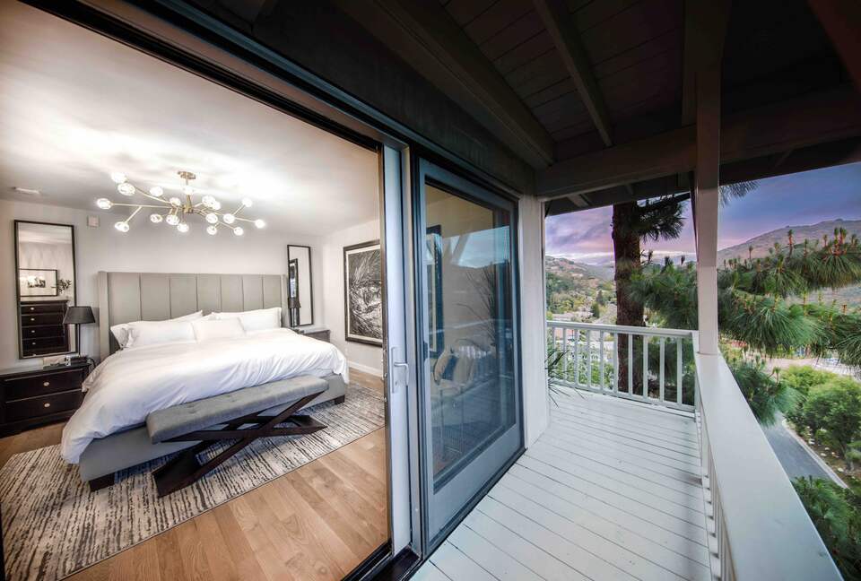 Villa de Vista | Luxury Home with Stunning Views and Fire Pit - Los Angeles, California