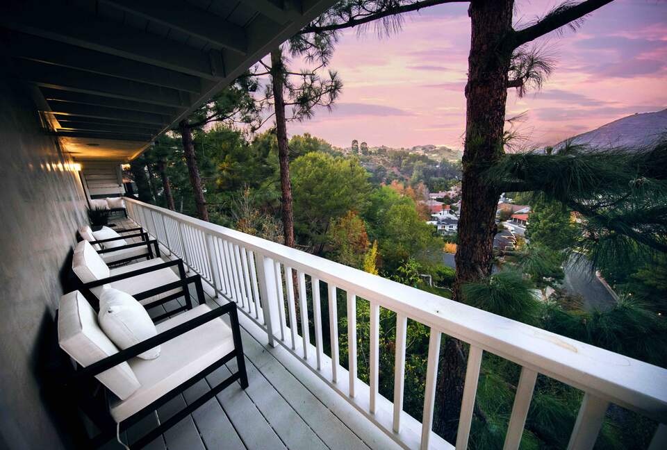 Villa de Vista | Luxury Home with Stunning Views and Fire Pit - Los Angeles, California