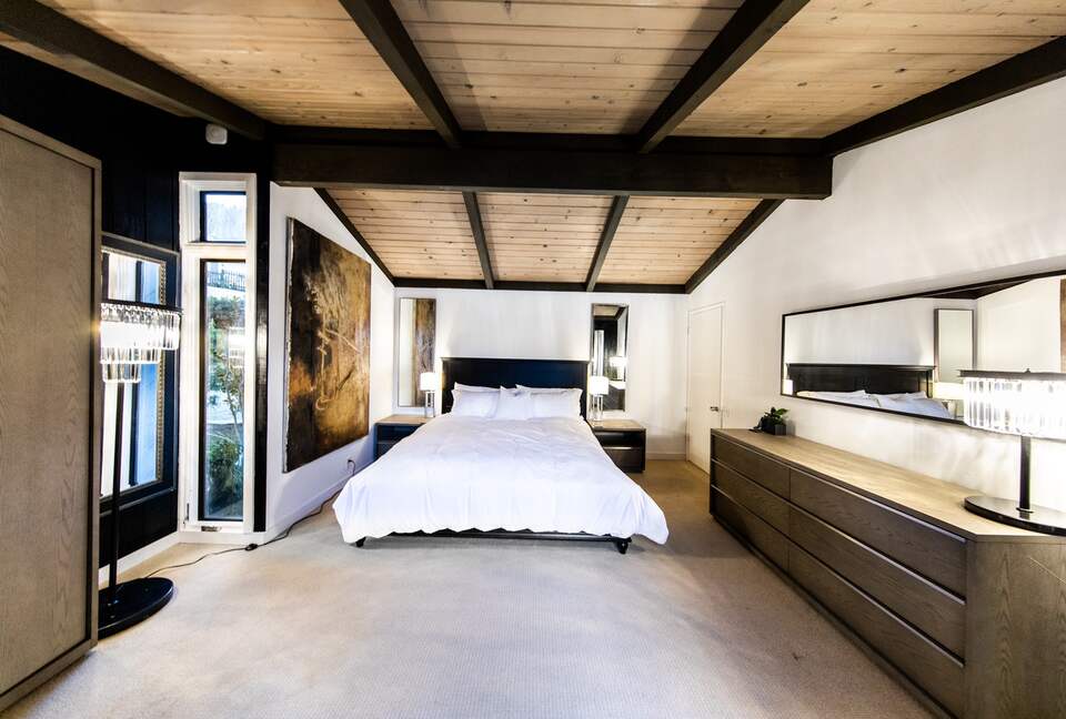 Villa de Vista | Luxury Home with Stunning Views and Fire Pit - Los Angeles, California