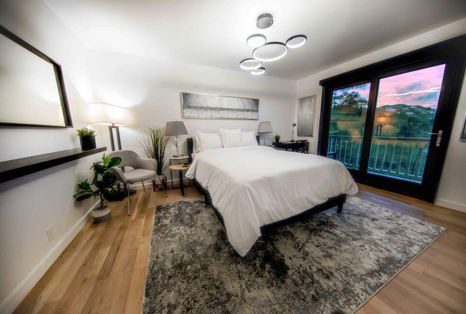 Villa de Vista | Luxury Home with Stunning Views and Fire Pit - Los Angeles, California