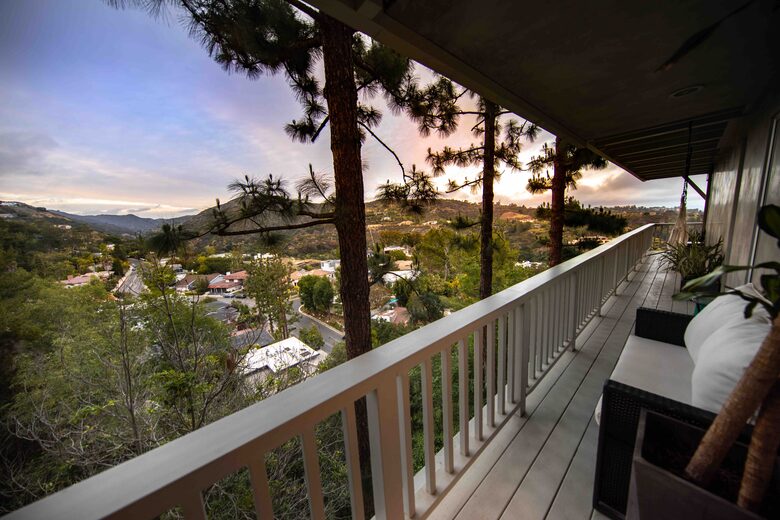 Villa de Vista | Luxury Home with Stunning Views and Fire Pit - Los Angeles, California