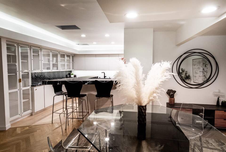 Villa de Vista | Luxury Home with Stunning Views and Fire Pit - Los Angeles, California