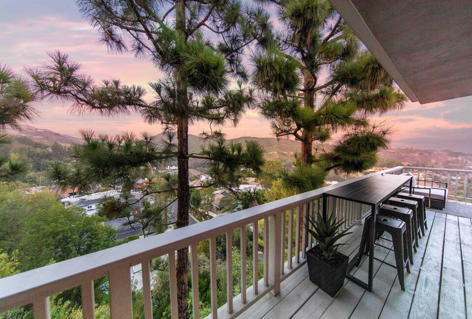 Villa de Vista | Luxury Home with Stunning Views and Fire Pit - Los Angeles, California