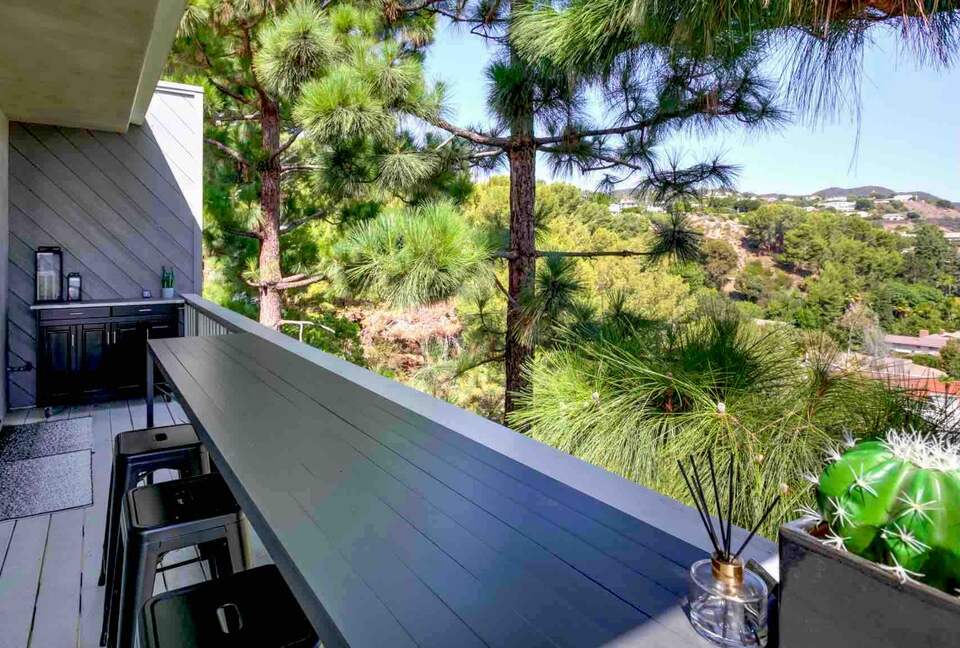 Villa de Vista | Luxury Home with Stunning Views and Fire Pit - Los Angeles, California