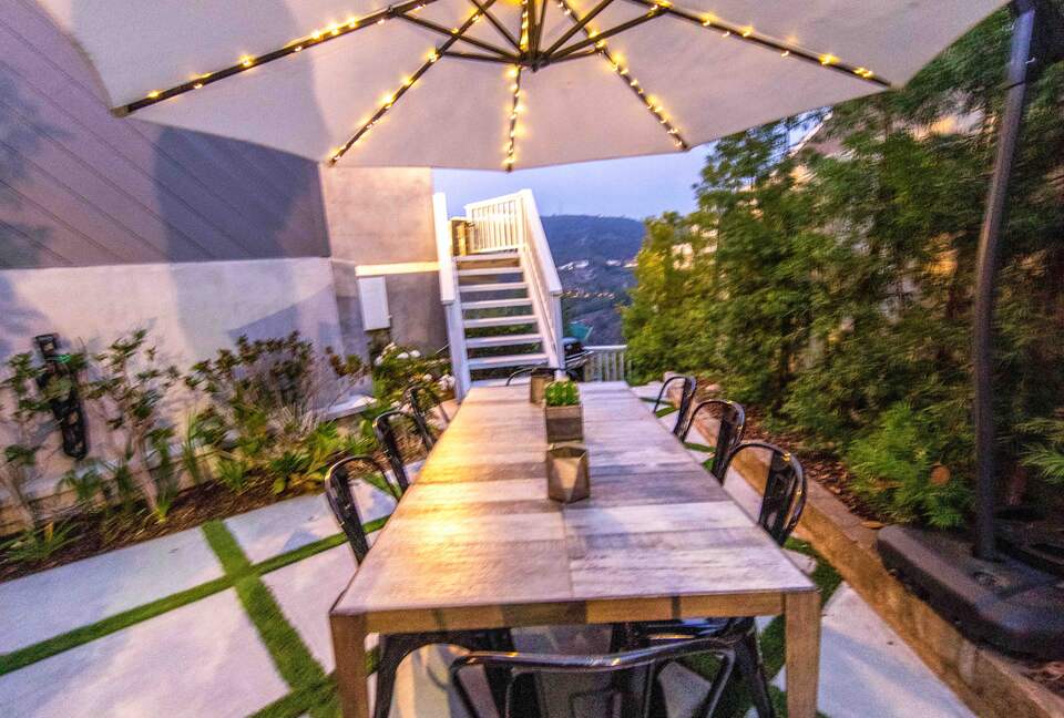 Villa de Vista | Luxury Home with Stunning Views and Fire Pit - Los Angeles, California