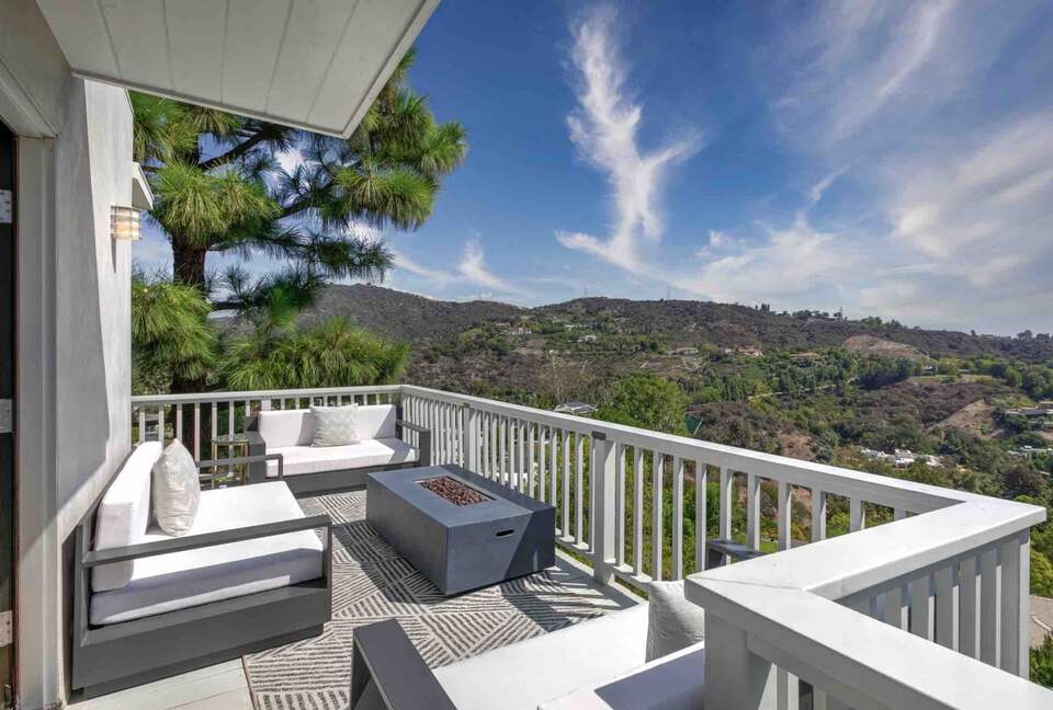 Villa de Vista | Luxury Home with Stunning Views and Fire Pit - Los Angeles, California