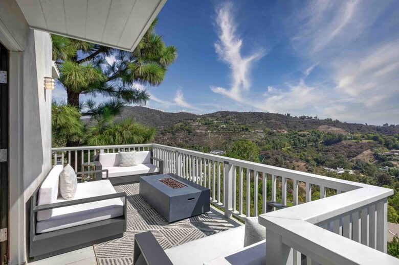 Villa de Vista | Luxury Home with Stunning Views and Fire Pit - Los Angeles, California