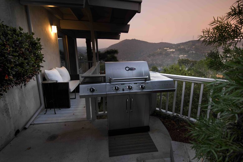 Villa de Vista | Luxury Home with Stunning Views and Fire Pit - Los Angeles, California