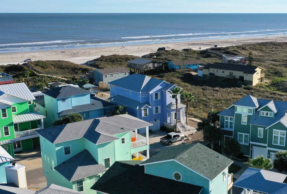 Family Friendly Port Aransas Getaway | With ocean views, beach boardwalk, & pool - Port Aransas, Texas