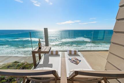 Top Floor Oceanfront Retreat, a Short 3-5 Minute Walk to the Beach - Solana Beach, California