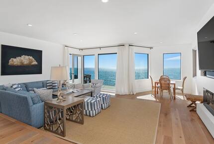 Top Floor Oceanfront Retreat, a Short 3-5 Minute Walk to the Beach - Solana Beach, California