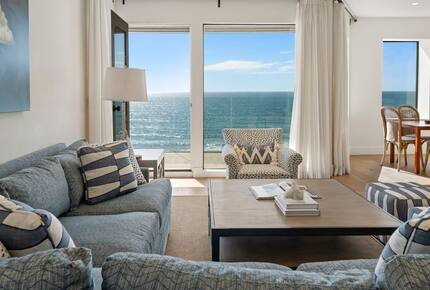 Top Floor Oceanfront Retreat, a Short 3-5 Minute Walk to the Beach - Solana Beach, California