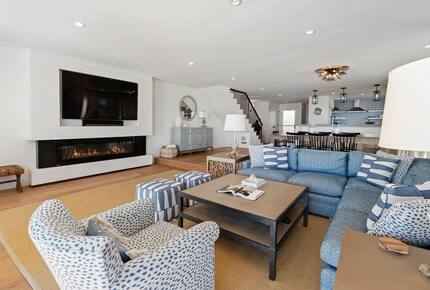 Top Floor Oceanfront Retreat, a Short 3-5 Minute Walk to the Beach - Solana Beach, California