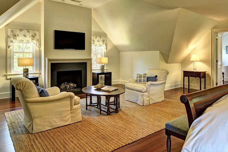 Hamptons Luxury House with Pool/Hot tub and Mature Garden 8 min walk to Beach - East Hampton, New York