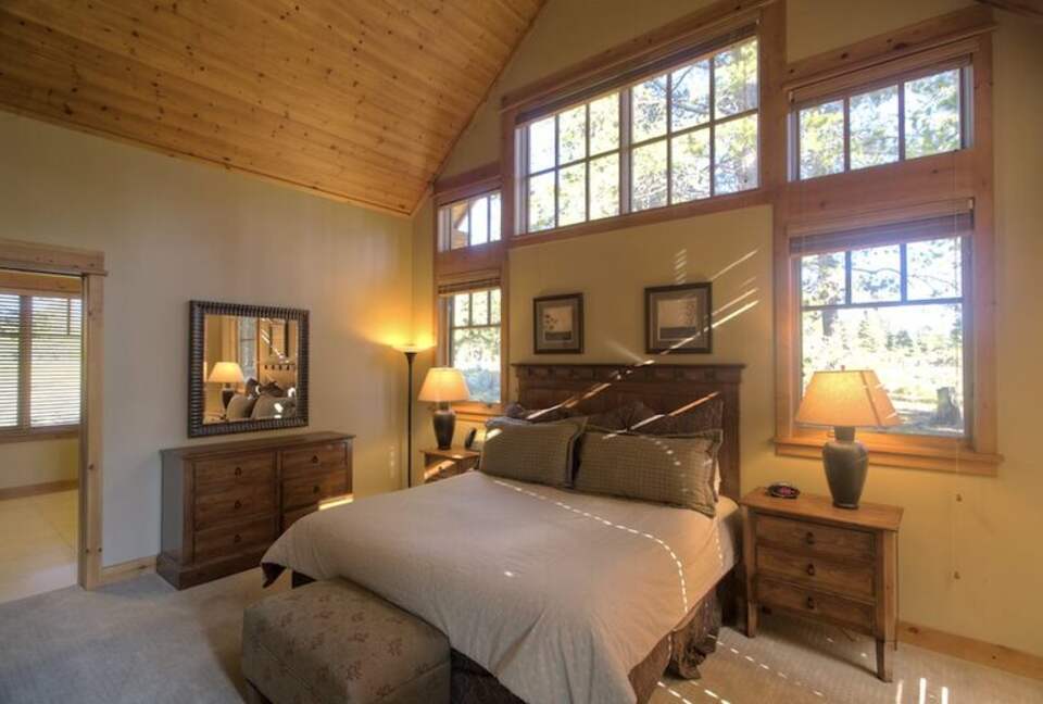 Old Greenwood 3 Bedroom Cabin | On Jack Nicklaus Golf Course -- Perfect for Ski and Summer! - Truckee, California
