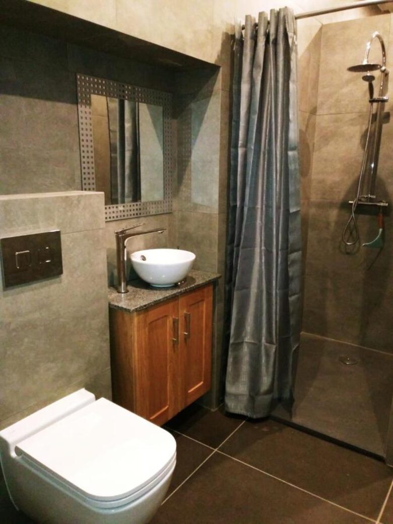 Salle de bain with chambres Agde, Bourge, Cannes