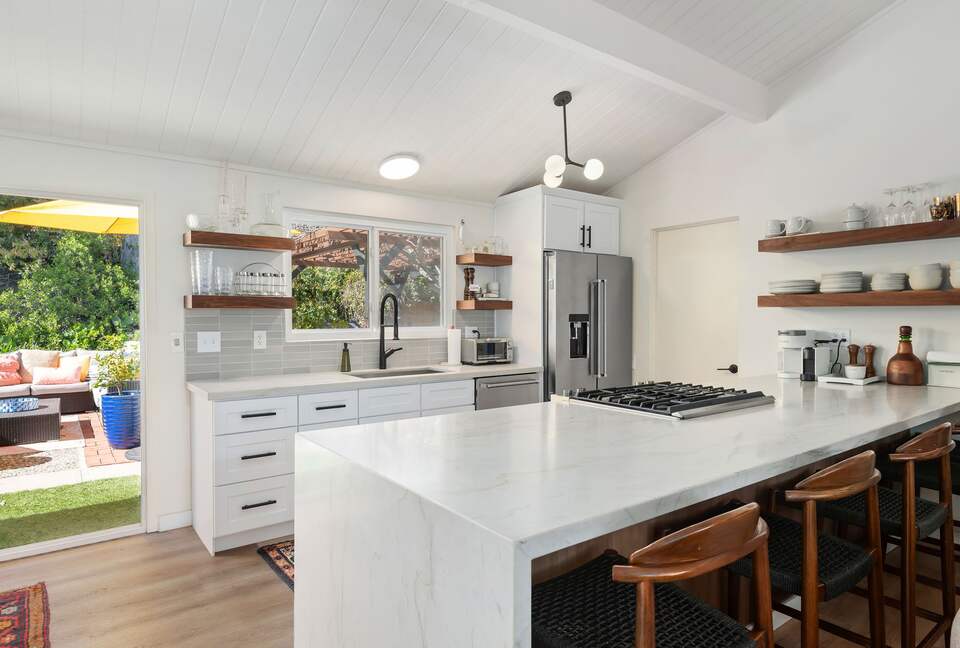 Kitchen with bar for 5 people