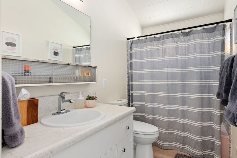 main bathroom with tub shower