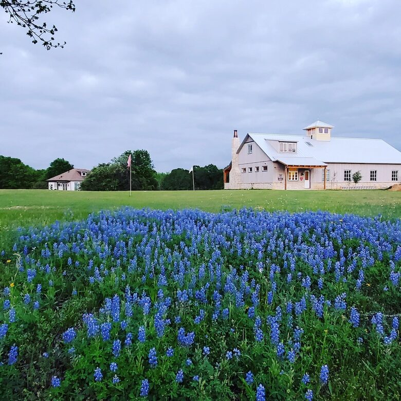 Brenham-Home/Barn & "Little Spot of Heaven" Vacation Retreat - Brenham, Texas
