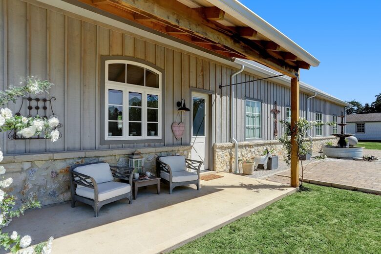 Brenham-Home/Barn & "Little Spot of Heaven" Vacation Retreat - Brenham, Texas