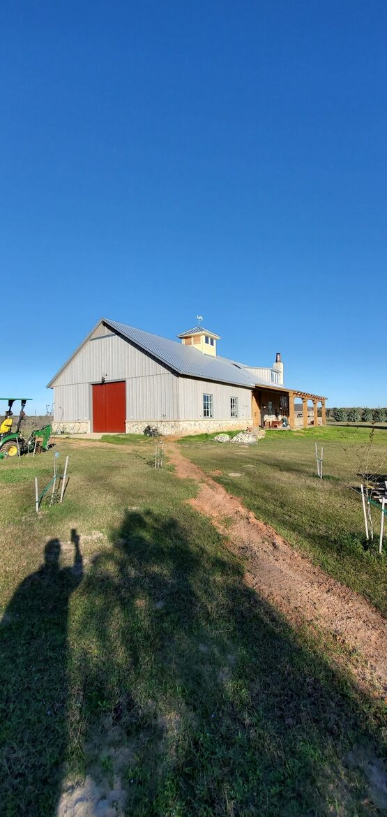 Brenham-Home/Barn & "Little Spot of Heaven" Vacation Retreat - Brenham, Texas