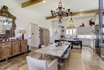 Brenham-Home/Barn & "Little Spot of Heaven" Vacation Retreat - Brenham, Texas