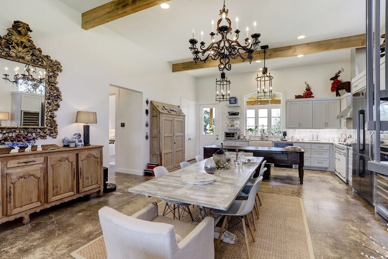 Brenham-Home/Barn & "Little Spot of Heaven" Vacation Retreat - Brenham, Texas