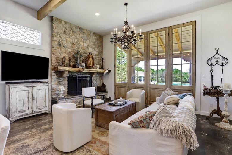 Brenham-Home/Barn & "Little Spot of Heaven" Vacation Retreat - Brenham, Texas