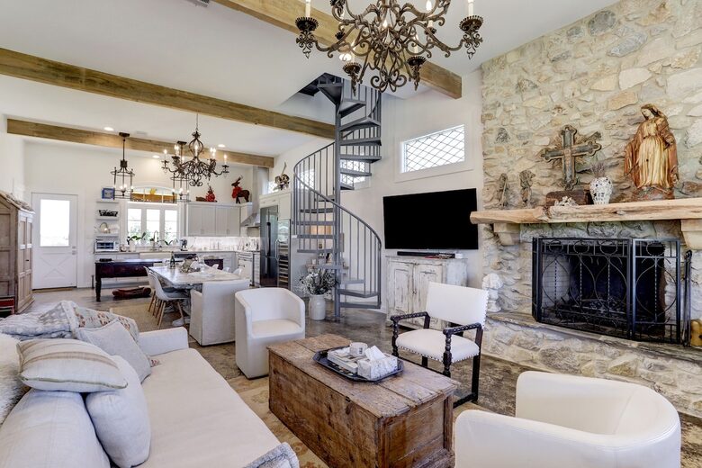 Brenham-Home/Barn & "Little Spot of Heaven" Vacation Retreat - Brenham, Texas