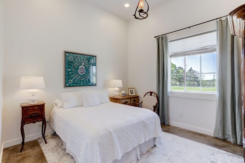 Brenham-Home/Barn & "Little Spot of Heaven" Vacation Retreat - Brenham, Texas