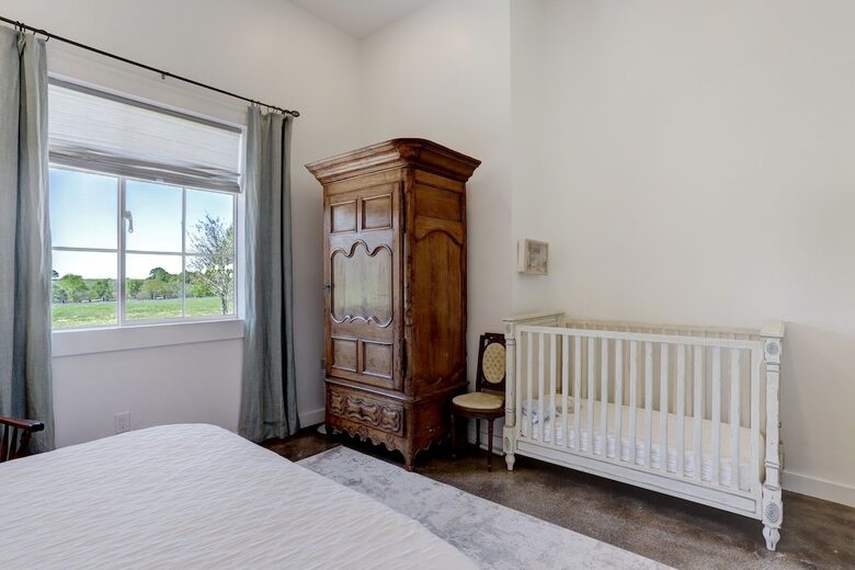 Brenham-Home/Barn & "Little Spot of Heaven" Vacation Retreat - Brenham, Texas