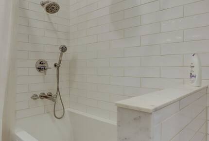 Brenham-Home/Barn & "Little Spot of Heaven" Vacation Retreat - Brenham, Texas