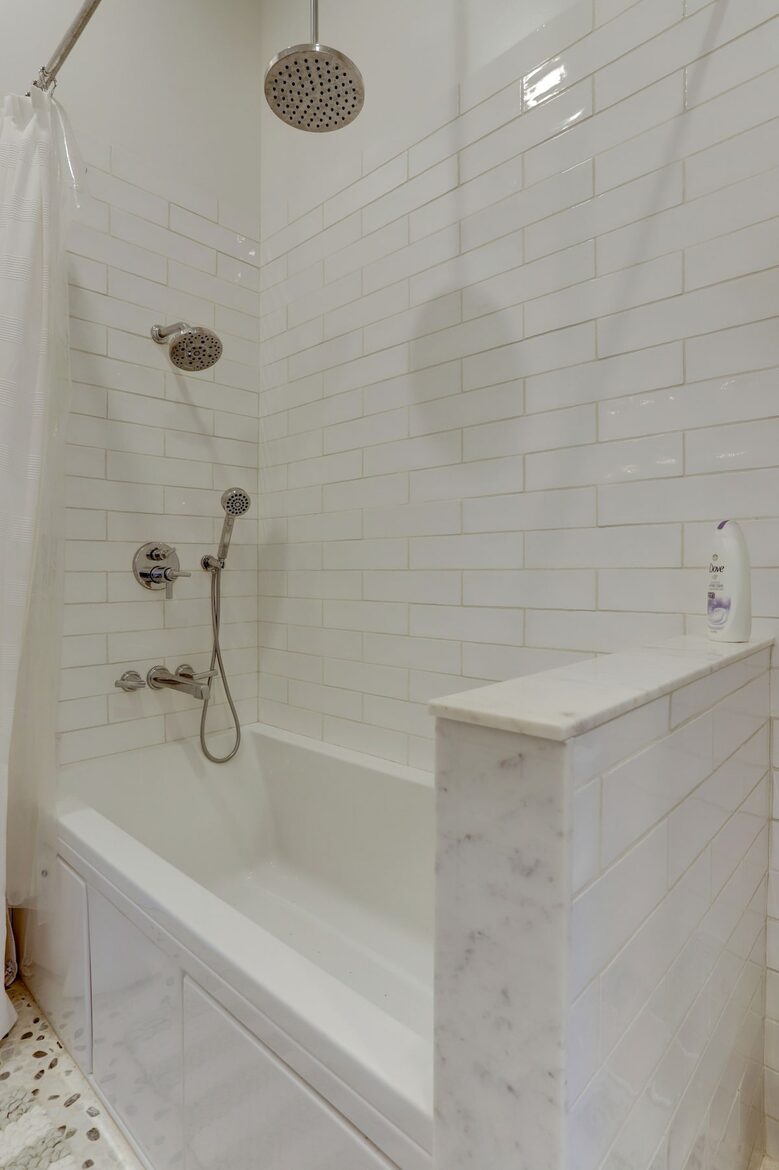 Brenham-Home/Barn & "Little Spot of Heaven" Vacation Retreat - Brenham, Texas