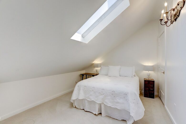 Brenham-Home/Barn & "Little Spot of Heaven" Vacation Retreat - Brenham, Texas