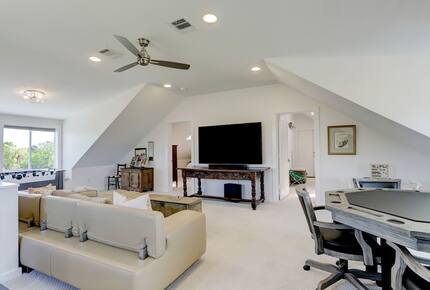 Brenham-Home/Barn & "Little Spot of Heaven" Vacation Retreat - Brenham, Texas