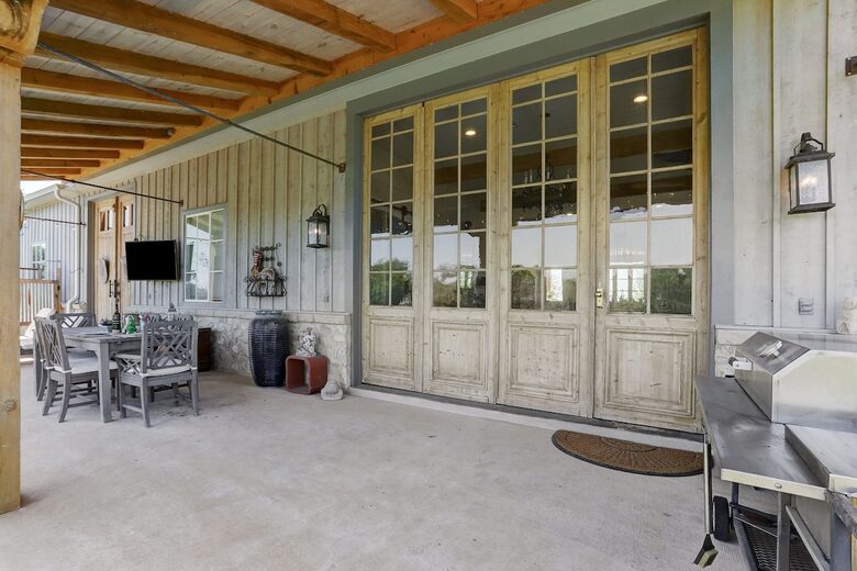 Brenham-Home/Barn & "Little Spot of Heaven" Vacation Retreat - Brenham, Texas