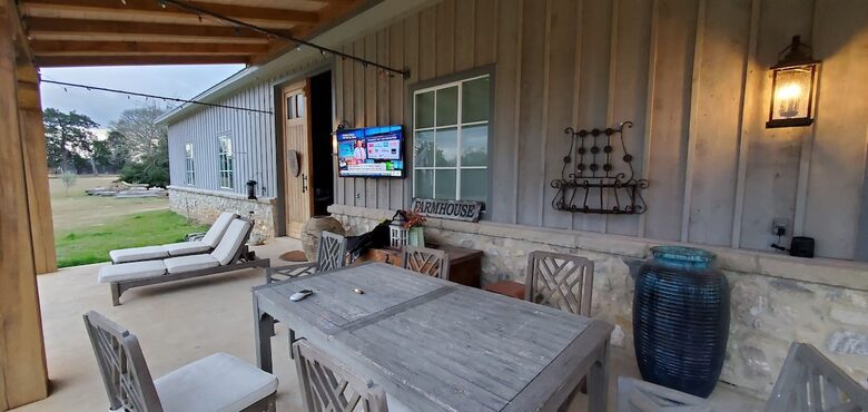 Brenham-Home/Barn & "Little Spot of Heaven" Vacation Retreat - Brenham, Texas