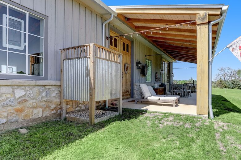 Brenham-Home/Barn & "Little Spot of Heaven" Vacation Retreat - Brenham, Texas