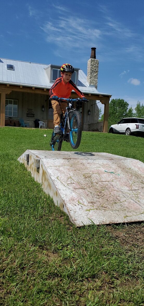 Brenham-Home/Barn & "Little Spot of Heaven" Vacation Retreat - Brenham, Texas