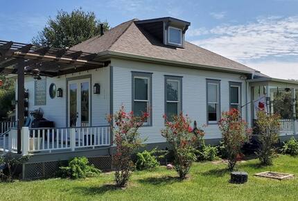 Brenham-Home/Barn & "Little Spot of Heaven" Vacation Retreat - Brenham, Texas