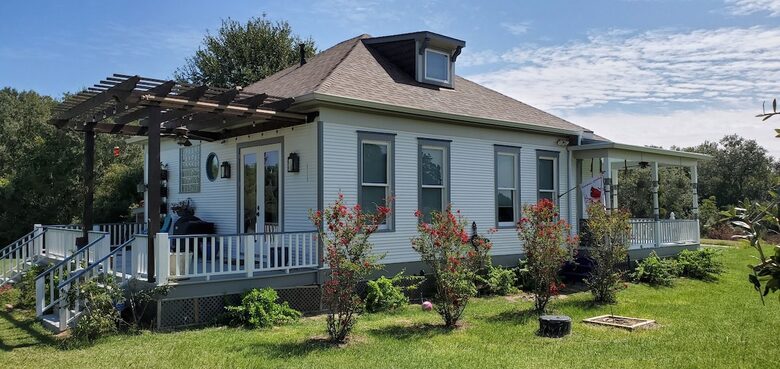 Brenham-Home/Barn & "Little Spot of Heaven" Vacation Retreat - Brenham, Texas