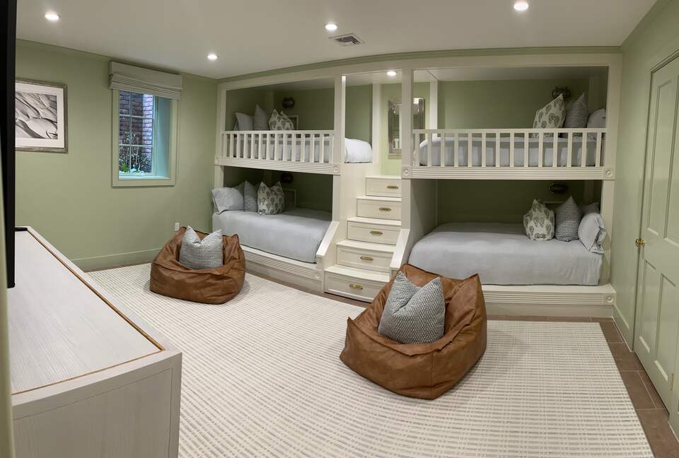 Hamptons Luxury House with Pool/Hot tub and Mature Garden 8 min walk to Beach - East Hampton, New York