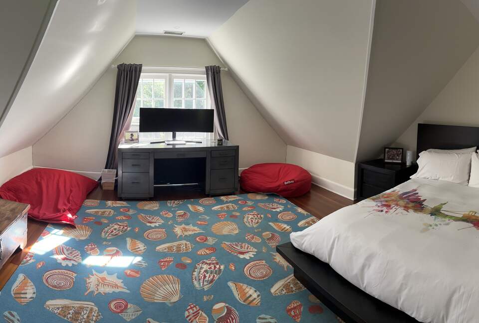 Hamptons Luxury House with Pool/Hot tub and Mature Garden 8 min walk to Beach - East Hampton, New York