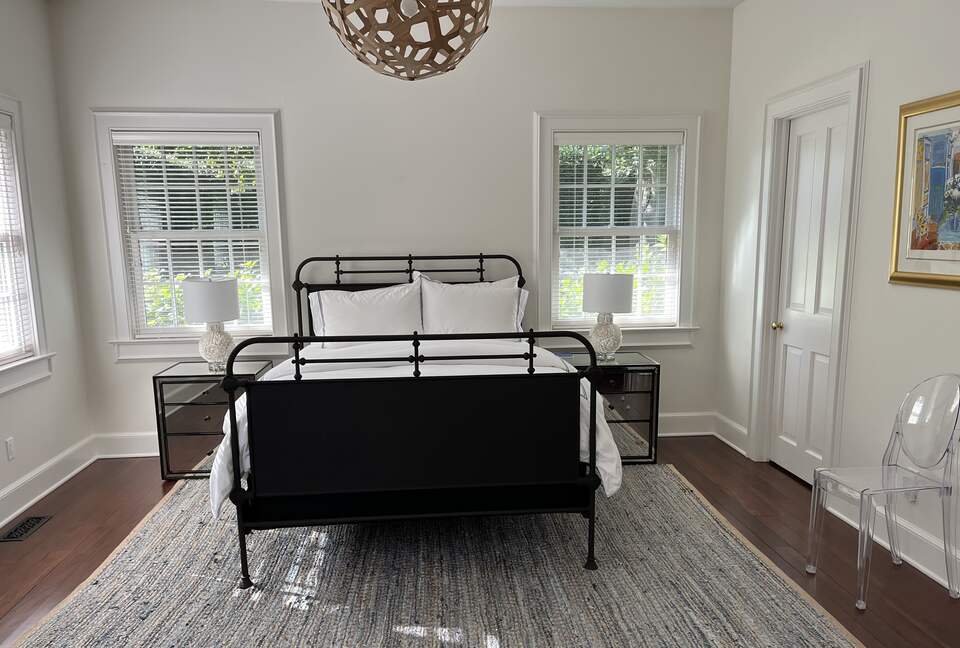 Hamptons Luxury House with Pool/Hot tub and Mature Garden 8 min walk to Beach - East Hampton, New York