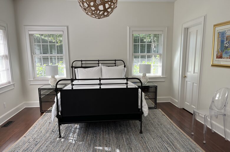 Hamptons Luxury House with Pool/Hot tub and Mature Garden 8 min walk to Beach - East Hampton, New York