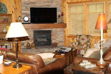 Great room with gas fireplace and 55in TV.